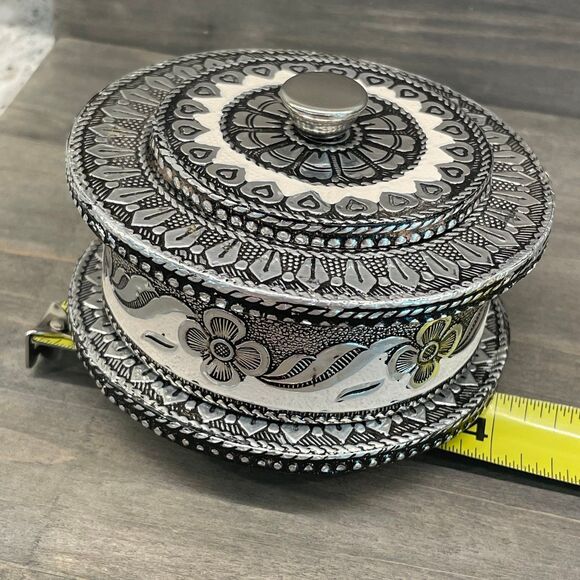 Vintage Style Round Filigree Silver Tone Mini Storage Gift Trinket Box - Picture 4 of 9